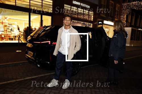 Amsterdam 14 december 2023
Opening van de nieuwe Louis Vuitton winkel op de pc Hooftstraat.
Alle gasten werden met luxe BMW \'s gebracht. Eliyha Altena