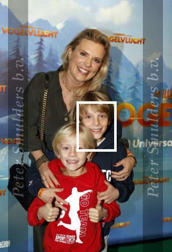 Amsterdam 2 december 2023
Premiere vogelvlucht in Pathe arena .
De cast met oa Floris Gobel Edsilia Rombley Linda Wagemakers Rayen Panday Posy Bakkum Imaani Oosterhuis Karin Bloemen en Thomas Koekkoek. Eveline Stallaart met zoons