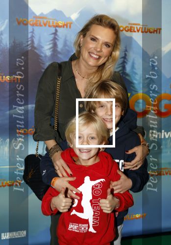 Amsterdam 2 december 2023
Premiere vogelvlucht in Pathe arena .
De cast met oa Floris Gobel Edsilia Rombley Linda Wagemakers Rayen Panday Posy Bakkum Imaani Oosterhuis Karin Bloemen en Thomas Koekkoek. Eveline Stallaart met zoons