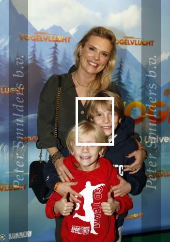 Amsterdam 2 december 2023
Premiere vogelvlucht in Pathe arena .
De cast met oa Floris Gobel Edsilia Rombley Linda Wagemakers Rayen Panday Posy Bakkum Imaani Oosterhuis Karin Bloemen en Thomas Koekkoek. Eveline Stallaart met zoons
