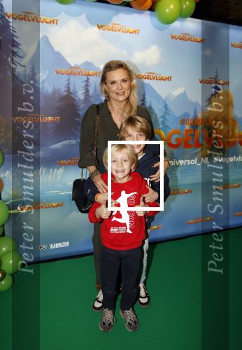 Amsterdam 2 december 2023
Premiere vogelvlucht in Pathe arena .
De cast met oa Floris Gobel Edsilia Rombley Linda Wagemakers Rayen Panday Posy Bakkum Imaani Oosterhuis Karin Bloemen en Thomas Koekkoek. Eveline Stallaart met zoons