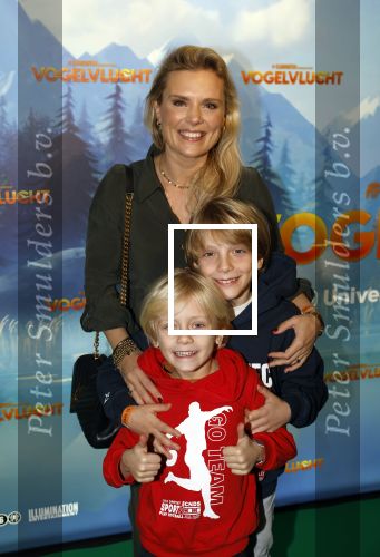 Amsterdam 2 december 2023
Premiere vogelvlucht in Pathe arena .
De cast met oa Floris Gobel Edsilia Rombley Linda Wagemakers Rayen Panday Posy Bakkum Imaani Oosterhuis Karin Bloemen en Thomas Koekkoek. Eveline Stallaart met zoons