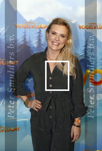 Amsterdam 2 december 2023
Premiere vogelvlucht in Pathe arena .
De cast met oa Floris Gobel Edsilia Rombley Linda Wagemakers Rayen Panday Posy Bakkum Imaani Oosterhuis Karin Bloemen en Thomas Koekkoek. Eveline Stallaart met zoons
