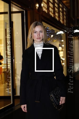 Amsterdam 14 december 2023
Opening van de nieuwe Louis Vuitton winkel op de pc Hooftstraat.
Alle gasten werden met luxe BMW \'s gebracht. Felice Nova Noordhoff kwam met haar moeder