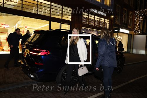 Amsterdam 14 december 2023
Opening van de nieuwe Louis Vuitton winkel op de pc Hooftstraat.
Alle gasten werden met luxe BMW \'s gebracht. Felice Nova Noordhoff haar moeder