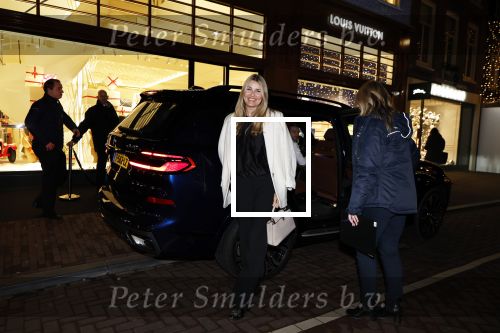 Amsterdam 14 december 2023
Opening van de nieuwe Louis Vuitton winkel op de pc Hooftstraat.
Alle gasten werden met luxe BMW \'s gebracht. Felice Nova Noordhoff haar moeder