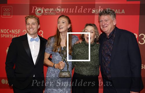 Utrecht 20 december 2023
Sportman / sportvrouw van jaar gala . Femke Bol werd sportvrouw van het jaar . Ze kwam samen met haar vriend  atleet Ben Broeders en haar ouders.