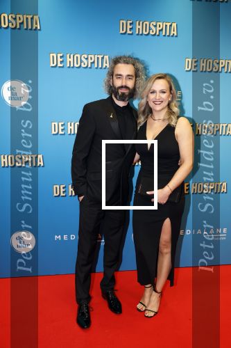 Amsterdam 4 december 2023
Premiere de hospita in het nieuwe delamar theater. Fons v rongen met partner