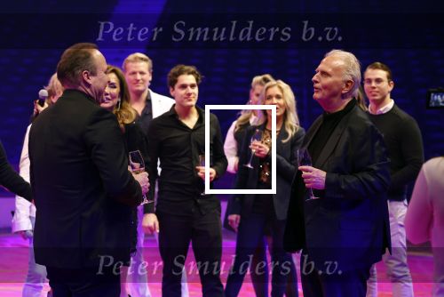 Rotterdam 30 december 2023
Surprise feestje voor Frans Bauer zijn 50e verjaardag in Ahoy. Frans Kwam met zijn vrouw Mariska Bauer en hun zonen Christiaan Frans Jr Lucas en Jan . Frans werd heel emotioneel toen hij aan kwam . In het circus werd er opgetreden door oa Patty Brard Thomas Berge en Emiel Hartkamp.