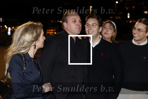Rotterdam 30 december 2023
Surprise feestje voor Frans Bauer zijn 50e verjaardag in Ahoy. Frans Kwam met zijn vrouw Mariska Bauer en hun zonen Christiaan Frans Jr Lucas en Jan . Frans werd heel emotioneel toen hij aan kwam . In het circus werd er opgetreden door oa Patty Brard Thomas Berge en Emiel Hartkamp.