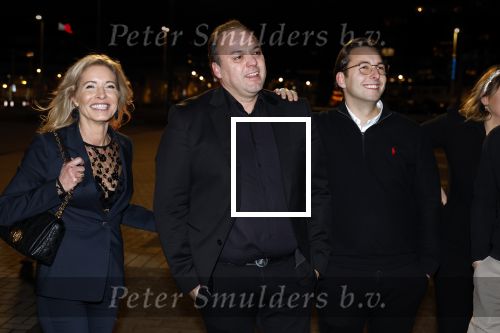 Rotterdam 30 december 2023
Surprise feestje voor Frans Bauer zijn 50e verjaardag in Ahoy. Frans Kwam met zijn vrouw Mariska Bauer en hun zonen Christiaan Frans Jr Lucas en Jan . Frans werd heel emotioneel toen hij aan kwam . In het circus werd er opgetreden door oa Patty Brard Thomas Berge en Emiel Hartkamp.