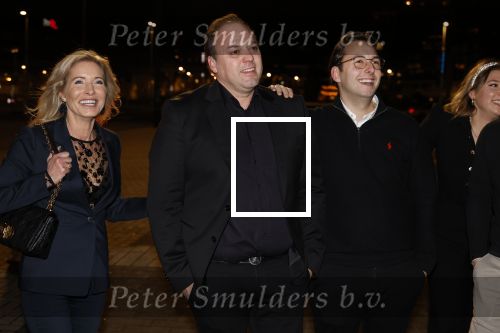 Rotterdam 30 december 2023
Surprise feestje voor Frans Bauer zijn 50e verjaardag in Ahoy. Frans Kwam met zijn vrouw Mariska Bauer en hun zonen Christiaan Frans Jr Lucas en Jan . Frans werd heel emotioneel toen hij aan kwam . In het circus werd er opgetreden door oa Patty Brard Thomas Berge en Emiel Hartkamp.