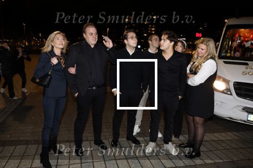 Rotterdam 30 december 2023
Surprise feestje voor Frans Bauer zijn 50e verjaardag in Ahoy. Frans Kwam met zijn vrouw Mariska Bauer en hun zonen Christiaan Frans Jr Lucas en Jan . Frans werd heel emotioneel toen hij aan kwam . In het circus werd er opgetreden door oa Patty Brard Thomas Berge en Emiel Hartkamp.