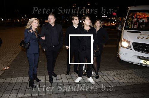 Rotterdam 30 december 2023
Surprise feestje voor Frans Bauer zijn 50e verjaardag in Ahoy. Frans Kwam met zijn vrouw Mariska Bauer en hun zonen Christiaan Frans Jr Lucas en Jan . Frans werd heel emotioneel toen hij aan kwam . In het circus werd er opgetreden door oa Patty Brard Thomas Berge en Emiel Hartkamp.