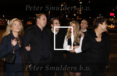 Rotterdam 30 december 2023
Surprise feestje voor Frans Bauer zijn 50e verjaardag in Ahoy. Frans Kwam met zijn vrouw Mariska Bauer en hun zonen Christiaan Frans Jr Lucas en Jan . Frans werd heel emotioneel toen hij aan kwam . In het circus werd er opgetreden door oa Patty Brard Thomas Berge en Emiel Hartkamp.