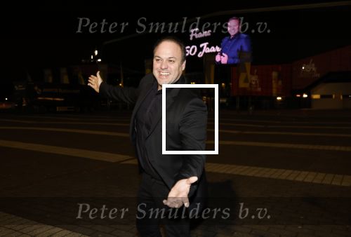 Rotterdam 30 december 2023
Surprise feestje voor Frans Bauer zijn 50e verjaardag in Ahoy. Frans Kwam met zijn vrouw Mariska Bauer en hun zonen Christiaan Frans Jr Lucas en Jan . Frans werd heel emotioneel toen hij aan kwam . In het circus werd er opgetreden door oa Patty Brard Thomas Berge en Emiel Hartkamp.