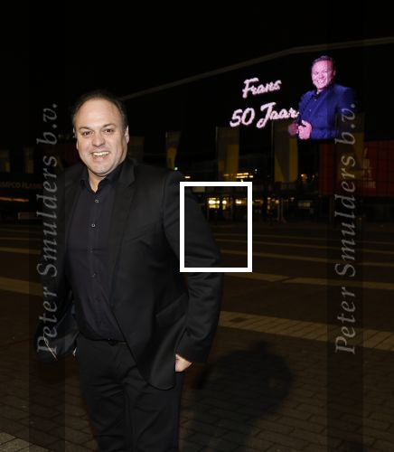 Rotterdam 30 december 2023
Surprise feestje voor Frans Bauer zijn 50e verjaardag in Ahoy. Frans Kwam met zijn vrouw Mariska Bauer en hun zonen Christiaan Frans Jr Lucas en Jan . Frans werd heel emotioneel toen hij aan kwam . In het circus werd er opgetreden door oa Patty Brard Thomas Berge en Emiel Hartkamp.