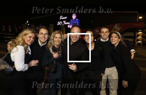 Rotterdam 30 december 2023
Surprise feestje voor Frans Bauer zijn 50e verjaardag in Ahoy. Frans Kwam met zijn vrouw Mariska Bauer en hun zonen Christiaan Frans Jr Lucas en Jan . Frans werd heel emotioneel toen hij aan kwam . In het circus werd er opgetreden door oa Patty Brard Thomas Berge en Emiel Hartkamp.