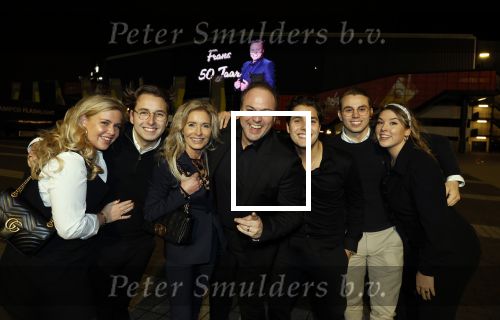 Rotterdam 30 december 2023
Surprise feestje voor Frans Bauer zijn 50e verjaardag in Ahoy. Frans Kwam met zijn vrouw Mariska Bauer en hun zonen Christiaan Frans Jr Lucas en Jan . Frans werd heel emotioneel toen hij aan kwam . In het circus werd er opgetreden door oa Patty Brard Thomas Berge en Emiel Hartkamp.