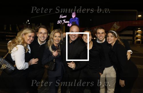 Rotterdam 30 december 2023
Surprise feestje voor Frans Bauer zijn 50e verjaardag in Ahoy. Frans Kwam met zijn vrouw Mariska Bauer en hun zonen Christiaan Frans Jr Lucas en Jan . Frans werd heel emotioneel toen hij aan kwam . In het circus werd er opgetreden door oa Patty Brard Thomas Berge en Emiel Hartkamp.