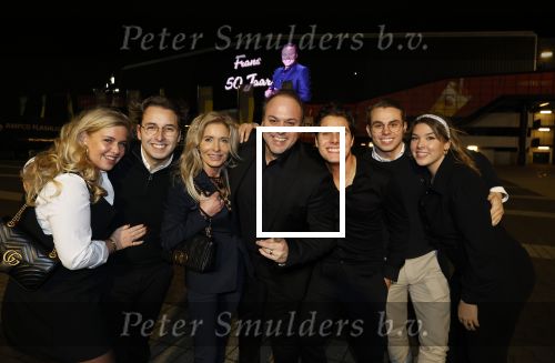 Rotterdam 30 december 2023
Surprise feestje voor Frans Bauer zijn 50e verjaardag in Ahoy. Frans Kwam met zijn vrouw Mariska Bauer en hun zonen Christiaan Frans Jr Lucas en Jan . Frans werd heel emotioneel toen hij aan kwam . In het circus werd er opgetreden door oa Patty Brard Thomas Berge en Emiel Hartkamp.
