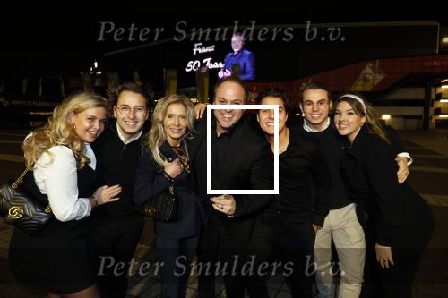 Rotterdam 30 december 2023
Surprise feestje voor Frans Bauer zijn 50e verjaardag in Ahoy. Frans Kwam met zijn vrouw Mariska Bauer en hun zonen Christiaan Frans Jr Lucas en Jan . Frans werd heel emotioneel toen hij aan kwam . In het circus werd er opgetreden door oa Patty Brard Thomas Berge en Emiel Hartkamp.