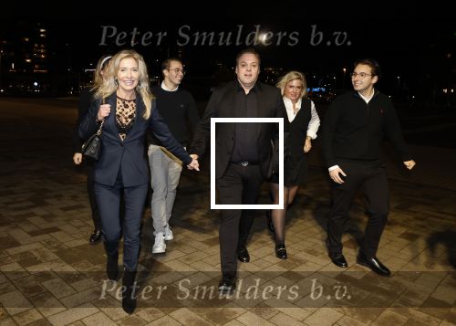 Rotterdam 30 december 2023
Surprise feestje voor Frans Bauer zijn 50e verjaardag in Ahoy. Frans Kwam met zijn vrouw Mariska Bauer en hun zonen Christiaan Frans Jr Lucas en Jan . Frans werd heel emotioneel toen hij aan kwam . In het circus werd er opgetreden door oa Patty Brard Thomas Berge en Emiel Hartkamp.