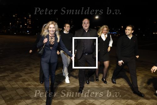 Rotterdam 30 december 2023
Surprise feestje voor Frans Bauer zijn 50e verjaardag in Ahoy. Frans Kwam met zijn vrouw Mariska Bauer en hun zonen Christiaan Frans Jr Lucas en Jan . Frans werd heel emotioneel toen hij aan kwam . In het circus werd er opgetreden door oa Patty Brard Thomas Berge en Emiel Hartkamp.