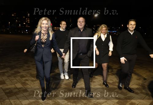 Rotterdam 30 december 2023
Surprise feestje voor Frans Bauer zijn 50e verjaardag in Ahoy. Frans Kwam met zijn vrouw Mariska Bauer en hun zonen Christiaan Frans Jr Lucas en Jan . Frans werd heel emotioneel toen hij aan kwam . In het circus werd er opgetreden door oa Patty Brard Thomas Berge en Emiel Hartkamp.