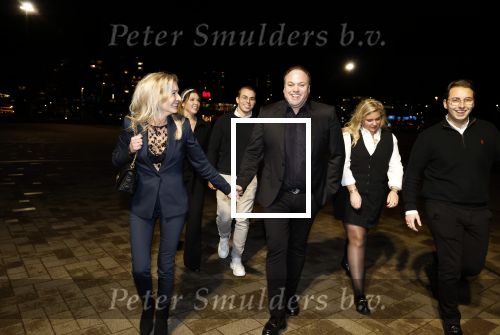 Rotterdam 30 december 2023
Surprise feestje voor Frans Bauer zijn 50e verjaardag in Ahoy. Frans Kwam met zijn vrouw Mariska Bauer en hun zonen Christiaan Frans Jr Lucas en Jan . Frans werd heel emotioneel toen hij aan kwam . In het circus werd er opgetreden door oa Patty Brard Thomas Berge en Emiel Hartkamp.