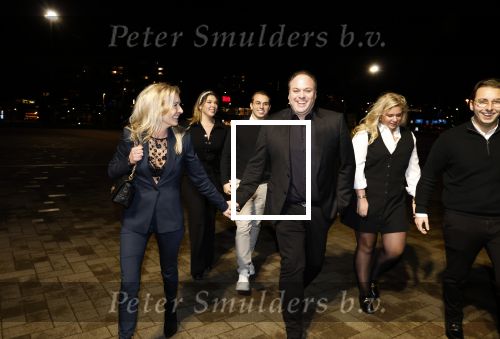 Rotterdam 30 december 2023
Surprise feestje voor Frans Bauer zijn 50e verjaardag in Ahoy. Frans Kwam met zijn vrouw Mariska Bauer en hun zonen Christiaan Frans Jr Lucas en Jan . Frans werd heel emotioneel toen hij aan kwam . In het circus werd er opgetreden door oa Patty Brard Thomas Berge en Emiel Hartkamp.