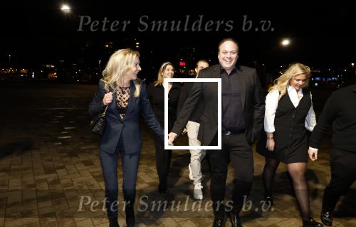 Rotterdam 30 december 2023
Surprise feestje voor Frans Bauer zijn 50e verjaardag in Ahoy. Frans Kwam met zijn vrouw Mariska Bauer en hun zonen Christiaan Frans Jr Lucas en Jan . Frans werd heel emotioneel toen hij aan kwam . In het circus werd er opgetreden door oa Patty Brard Thomas Berge en Emiel Hartkamp.