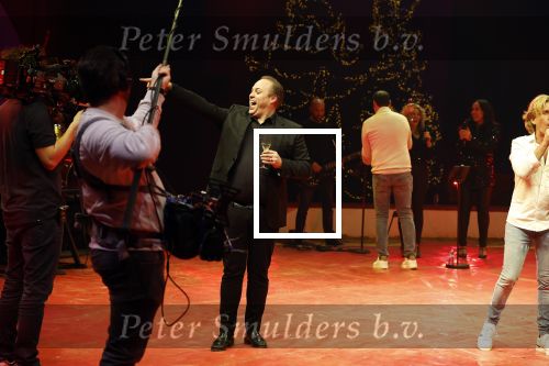 Rotterdam 30 december 2023
Surprise feestje voor Frans Bauer zijn 50e verjaardag in Ahoy. Frans Kwam met zijn vrouw Mariska Bauer en hun zonen Christiaan Frans Jr Lucas en Jan . Frans werd heel emotioneel toen hij aan kwam . In het circus werd er opgetreden door oa Patty Brard Thomas Berge en Emiel Hartkamp.