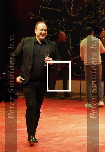 Rotterdam 30 december 2023
Surprise feestje voor Frans Bauer zijn 50e verjaardag in Ahoy. Frans Kwam met zijn vrouw Mariska Bauer en hun zonen Christiaan Frans Jr Lucas en Jan . Frans werd heel emotioneel toen hij aan kwam . In het circus werd er opgetreden door oa Patty Brard Thomas Berge en Emiel Hartkamp.