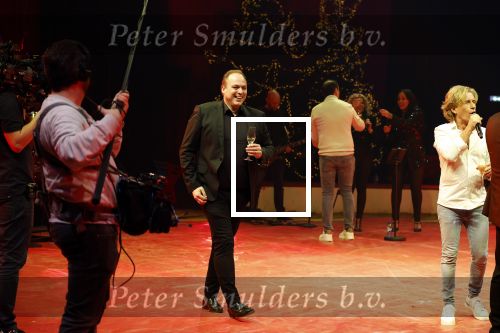 Rotterdam 30 december 2023
Surprise feestje voor Frans Bauer zijn 50e verjaardag in Ahoy. Frans Kwam met zijn vrouw Mariska Bauer en hun zonen Christiaan Frans Jr Lucas en Jan . Frans werd heel emotioneel toen hij aan kwam . In het circus werd er opgetreden door oa Patty Brard Thomas Berge en Emiel Hartkamp.