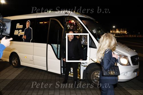 Rotterdam 30 december 2023
Surprise feestje voor Frans Bauer zijn 50e verjaardag in Ahoy. Frans Kwam met zijn vrouw Mariska Bauer en hun zonen Christiaan Frans Jr Lucas en Jan . Frans werd heel emotioneel toen hij aan kwam . In het circus werd er opgetreden door oa Patty Brard Thomas Berge en Emiel Hartkamp.