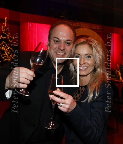Rotterdam 30 december 2023
Surprise feestje voor Frans Bauer zijn 50e verjaardag in Ahoy. Frans Kwam met zijn vrouw Mariska Bauer en hun zonen Christiaan Frans Jr Lucas en Jan . Frans werd heel emotioneel toen hij aan kwam . In het circus werd er opgetreden door oa Patty Brard Thomas Berge en Emiel Hartkamp.
