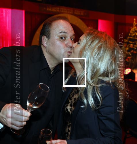 Rotterdam 30 december 2023
Surprise feestje voor Frans Bauer zijn 50e verjaardag in Ahoy. Frans Kwam met zijn vrouw Mariska Bauer en hun zonen Christiaan Frans Jr Lucas en Jan . Frans werd heel emotioneel toen hij aan kwam . In het circus werd er opgetreden door oa Patty Brard Thomas Berge en Emiel Hartkamp.