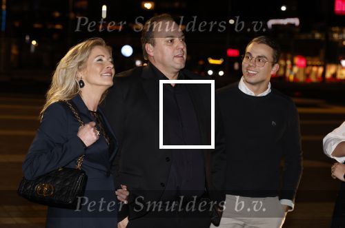 Rotterdam 30 december 2023
Surprise feestje voor Frans Bauer zijn 50e verjaardag in Ahoy. Frans Kwam met zijn vrouw Mariska Bauer en hun zonen Christiaan Frans Jr Lucas en Jan . Frans werd heel emotioneel toen hij aan kwam . In het circus werd er opgetreden door oa Patty Brard Thomas Berge en Emiel Hartkamp.