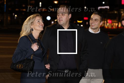 Rotterdam 30 december 2023
Surprise feestje voor Frans Bauer zijn 50e verjaardag in Ahoy. Frans Kwam met zijn vrouw Mariska Bauer en hun zonen Christiaan Frans Jr Lucas en Jan . Frans werd heel emotioneel toen hij aan kwam . In het circus werd er opgetreden door oa Patty Brard Thomas Berge en Emiel Hartkamp.