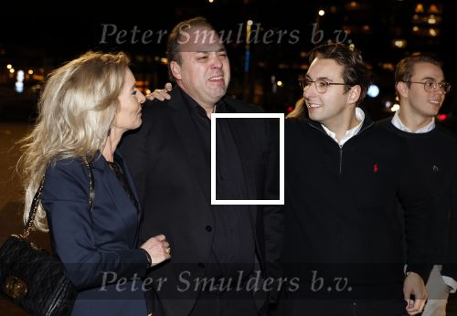 Rotterdam 30 december 2023
Surprise feestje voor Frans Bauer zijn 50e verjaardag in Ahoy. Frans Kwam met zijn vrouw Mariska Bauer en hun zonen Christiaan Frans Jr Lucas en Jan . Frans werd heel emotioneel toen hij aan kwam . In het circus werd er opgetreden door oa Patty Brard Thomas Berge en Emiel Hartkamp.