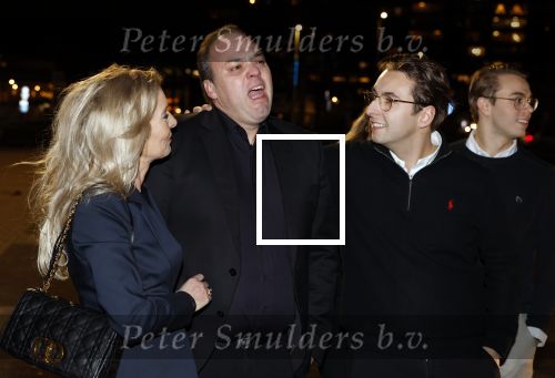 Rotterdam 30 december 2023
Surprise feestje voor Frans Bauer zijn 50e verjaardag in Ahoy. Frans Kwam met zijn vrouw Mariska Bauer en hun zonen Christiaan Frans Jr Lucas en Jan . Frans werd heel emotioneel toen hij aan kwam . In het circus werd er opgetreden door oa Patty Brard Thomas Berge en Emiel Hartkamp.