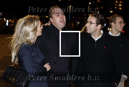 Rotterdam 30 december 2023
Surprise feestje voor Frans Bauer zijn 50e verjaardag in Ahoy. Frans Kwam met zijn vrouw Mariska Bauer en hun zonen Christiaan Frans Jr Lucas en Jan . Frans werd heel emotioneel toen hij aan kwam . In het circus werd er opgetreden door oa Patty Brard Thomas Berge en Emiel Hartkamp.