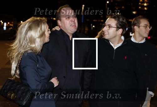 Rotterdam 30 december 2023
Surprise feestje voor Frans Bauer zijn 50e verjaardag in Ahoy. Frans Kwam met zijn vrouw Mariska Bauer en hun zonen Christiaan Frans Jr Lucas en Jan . Frans werd heel emotioneel toen hij aan kwam . In het circus werd er opgetreden door oa Patty Brard Thomas Berge en Emiel Hartkamp.