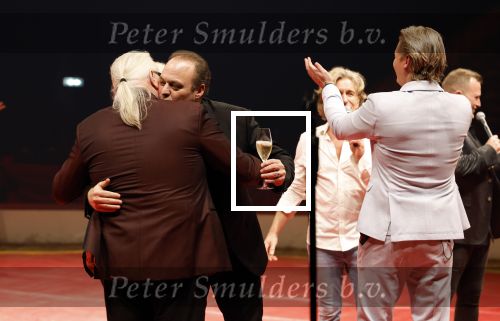 Rotterdam 30 december 2023
Surprise feestje voor Frans Bauer zijn 50e verjaardag in Ahoy. Frans Kwam met zijn vrouw Mariska Bauer en hun zonen Christiaan Frans Jr Lucas en Jan . Frans werd heel emotioneel toen hij aan kwam . In het circus werd er opgetreden door oa Patty Brard Thomas Berge en Emiel Hartkamp . Frans Bauer en Otto Lagerfett
