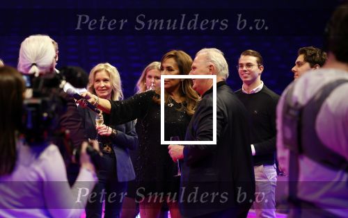 Rotterdam 30 december 2023
Surprise feestje voor Frans Bauer zijn 50e verjaardag in Ahoy. Frans Kwam met zijn vrouw Mariska Bauer en hun zonen Christiaan Frans Jr Lucas en Jan . Frans werd heel emotioneel toen hij aan kwam . In het circus werd er opgetreden door oa Patty Brard Thomas Berge en Emiel Hartkamp.
