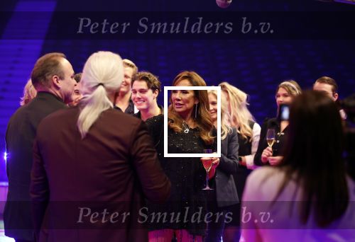 Rotterdam 30 december 2023
Surprise feestje voor Frans Bauer zijn 50e verjaardag in Ahoy. Frans Kwam met zijn vrouw Mariska Bauer en hun zonen Christiaan Frans Jr Lucas en Jan . Frans werd heel emotioneel toen hij aan kwam . In het circus werd er opgetreden door oa Patty Brard Thomas Berge en Emiel Hartkamp.