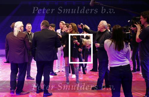 Rotterdam 30 december 2023
Surprise feestje voor Frans Bauer zijn 50e verjaardag in Ahoy. Frans Kwam met zijn vrouw Mariska Bauer en hun zonen Christiaan Frans Jr Lucas en Jan . Frans werd heel emotioneel toen hij aan kwam . In het circus werd er opgetreden door oa Patty Brard Thomas Berge en Emiel Hartkamp.
