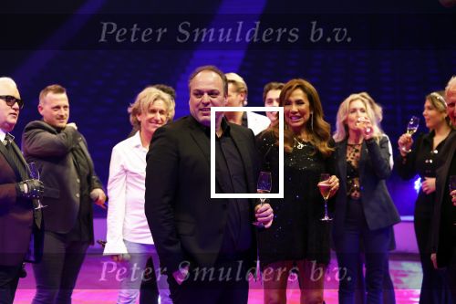 Rotterdam 30 december 2023
Surprise feestje voor Frans Bauer zijn 50e verjaardag in Ahoy. Frans Kwam met zijn vrouw Mariska Bauer en hun zonen Christiaan Frans Jr Lucas en Jan . Frans werd heel emotioneel toen hij aan kwam . In het circus werd er opgetreden door oa Patty Brard Thomas Berge en Emiel Hartkamp.