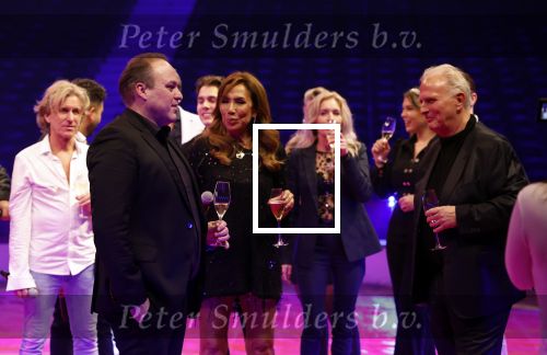 Rotterdam 30 december 2023
Surprise feestje voor Frans Bauer zijn 50e verjaardag in Ahoy. Frans Kwam met zijn vrouw Mariska Bauer en hun zonen Christiaan Frans Jr Lucas en Jan . Frans werd heel emotioneel toen hij aan kwam . In het circus werd er opgetreden door oa Patty Brard Thomas Berge en Emiel Hartkamp.
